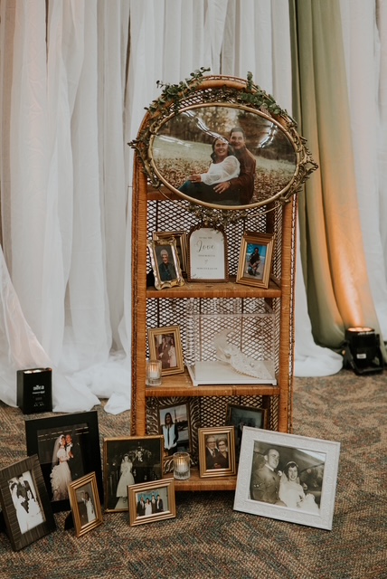 Wedding memory display shelf