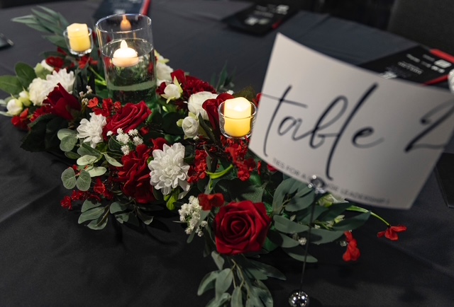 Red rose table centerpiece candles