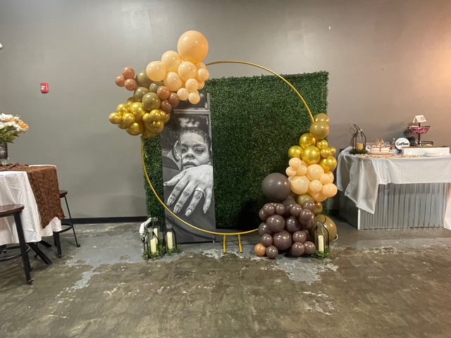 Gold hoop hedge wall backdrop