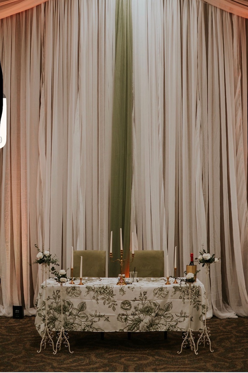 Wedding sweetheart table